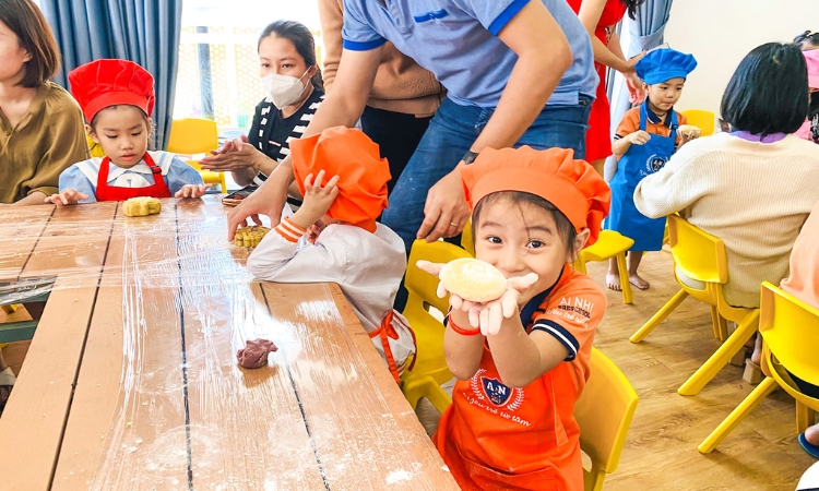 làm bánh trung thu